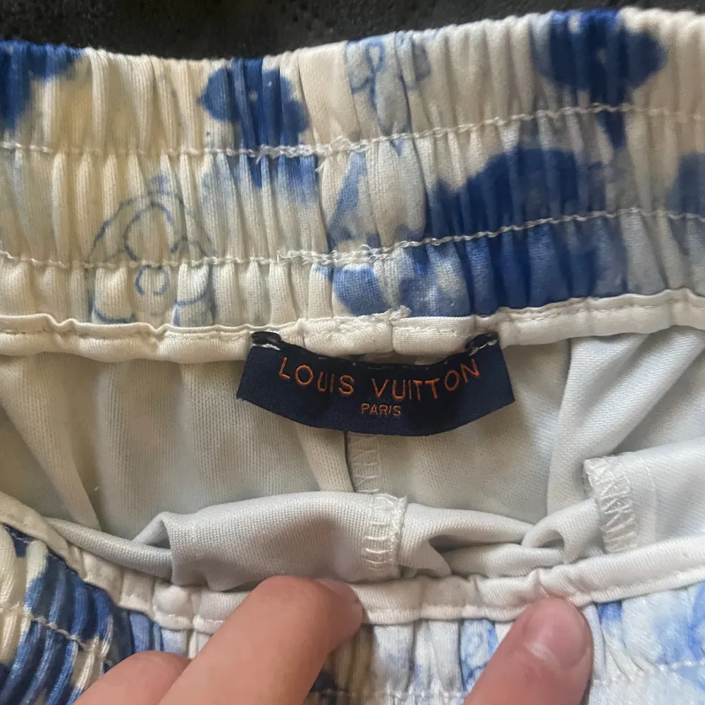 Säljer nu mina lv badbyxor/shorts Tycker inte om färgen . Shorts.