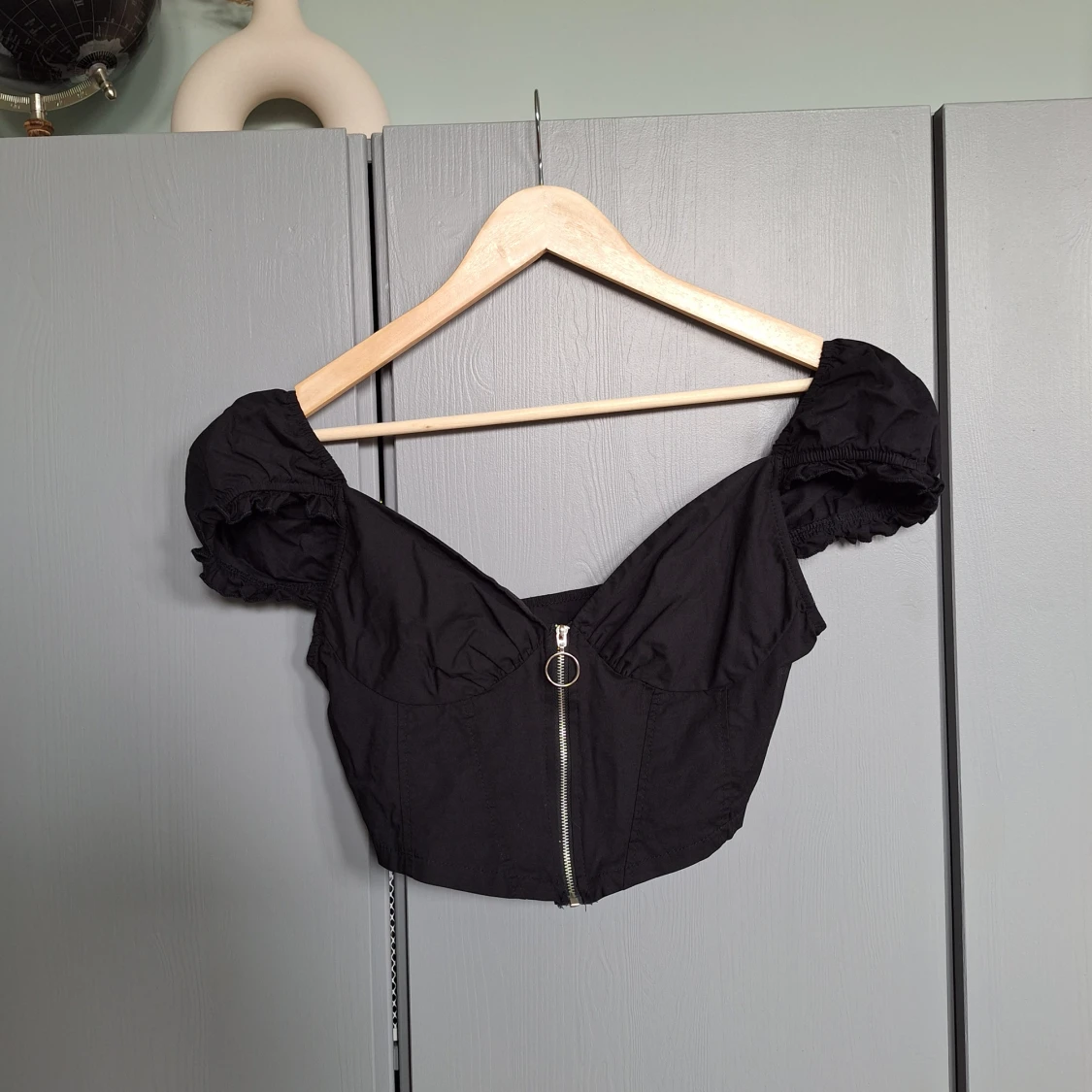 Svart topp med dragkedja, bustier, crop top, offschoulder strl S  - 91