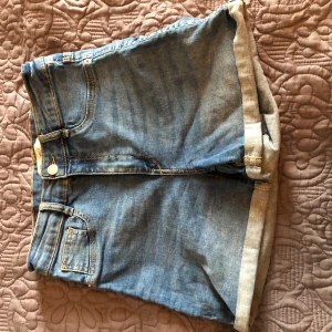 Jeansshorts i fint skick - MOLLY Jeans shorts i fint skick