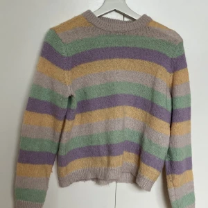 Färgglad stickad  - Extremt bekväm, inga skavanker. Använd få gånger 