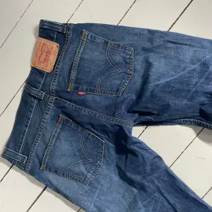 Fina Levis jeans, fint skick Storlek W30 L32 - S Bootcut