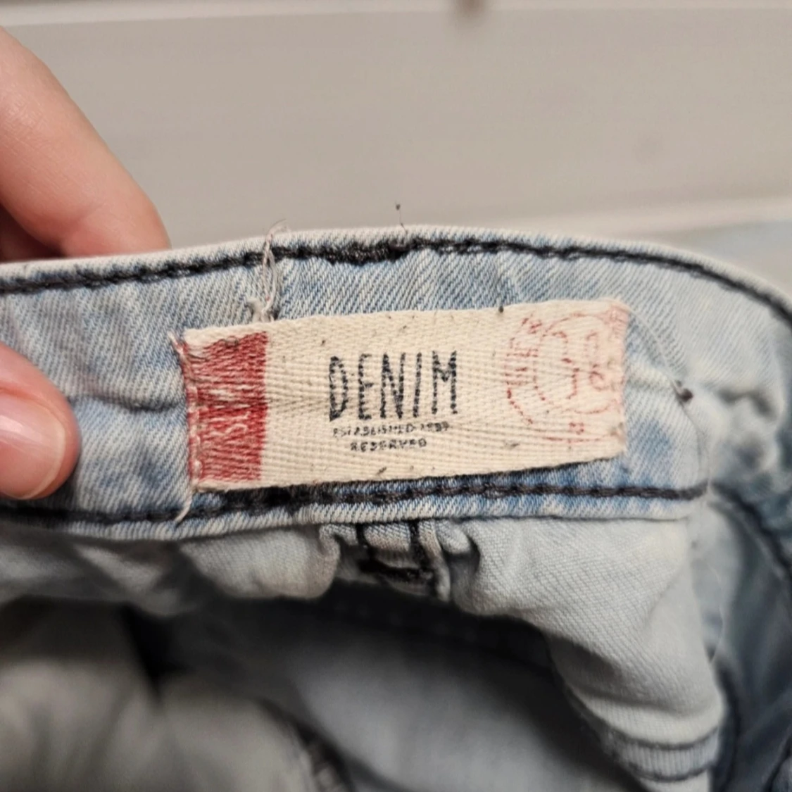 Slim jeans med revor 38 - 91