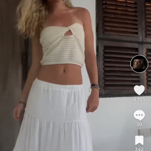 Tube topp  - Säljer denna skitsnygga tube topp från Bershka med lappen kvar