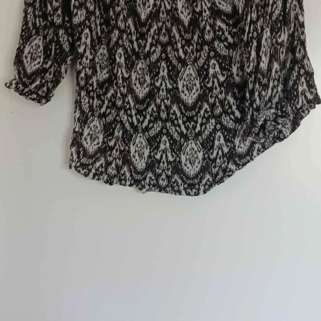 Blusarna har olika priser  - 93