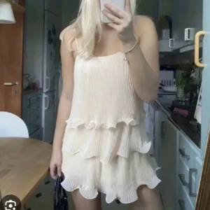 Klänning - Superfin volangklänning som inte kommer till användning❤️