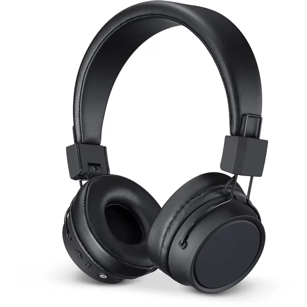 Svarta on ear hörlurar köpta pĂ„ clas ohlson, sparsamt anvĂ€nda sĂ„ iprincip som nyskick đ€. Muu.