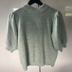 Tröja från Only❤️ - I fint skick, knappt använd!❤️