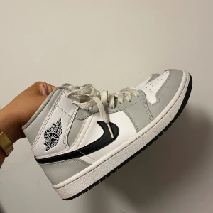 Air Jordan mid  - Air Jordan mid smoke grey. Strl 39!