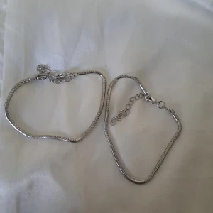 Armband i silver - Fina armband som ej kommer till användning. 40 kr/st. 60 kr för båda