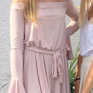 Byxdress - Rosa byxdress (ser ut som klänning) från  Nelly! Storlek XS🩷