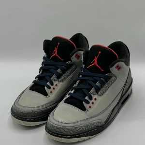Jordan 3 ’Stealth’ - Bra men använt skick, otroligt snygga skor. 👟 