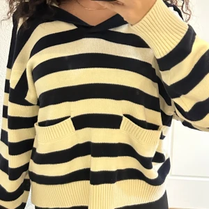 Tröja från zara - Super söt tröja till en fin sommarkväll, den är aldrig använd. 🫶🏽