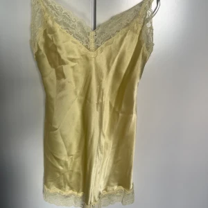 Gult Siden Linne - Jättefint gult sidenlinne ifrån intimissimi💛