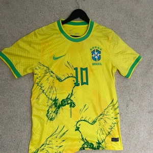 Fotbolls Tröja Neymar    - Perfekt till Sommarlir 💯 