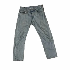 Jeans vailent  - Raka ben. Skate modell. 