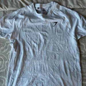 T-shirt, herr - Från Gymshark. Storlek L