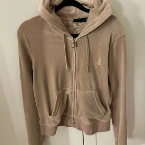 Juiciy Coutore set  - Juiciy coutore set i strl M, sitter som en S/M. Fint i skick. 