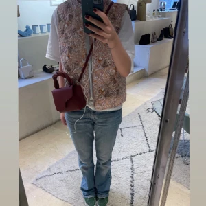 Väst - Säljer denna as nice västen som jag verkligen älskar men måste uppdatera garderoben😭