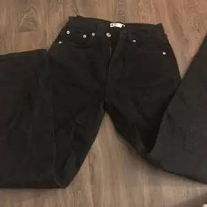 Fina svarta jeans från Gina helt nya där jag beställde fel storlek.