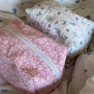Necessärer - Funderar på att sälja mina underbara necessärer, handgjorda och specialbeställda🌸 400 för båda eller en för 300🥰