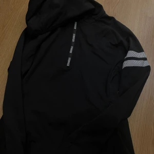 Träningströja  - Från stronger. Som ny i skicket ✨👍