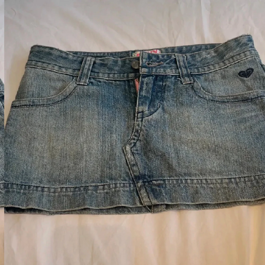 söker liknande jeanskjol - 90