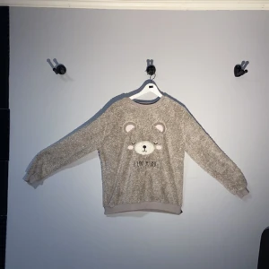 Mysig pyjamas  - Mysigt å lurvigt pyjamas sett från Cubus original priset går på ca 400 för både byxorna och tröjan