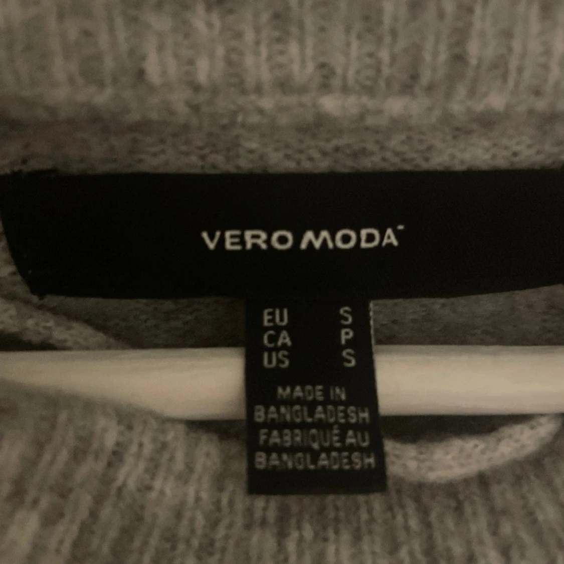 Grå stickad tröja  - 90