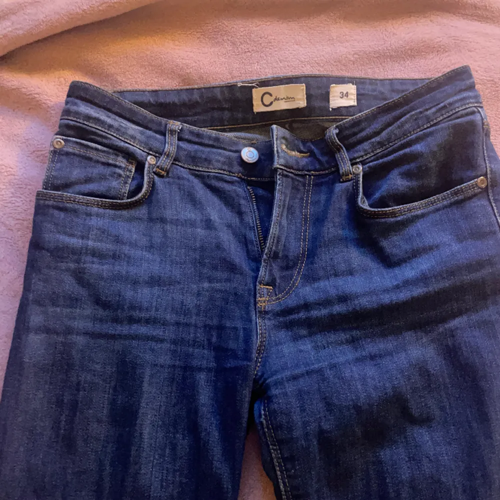 Vintage utsvängda tighta mårinblå jeans från Cubus, storlek 34💕 (Smått slitage på knäet). Jeans & Byxor.