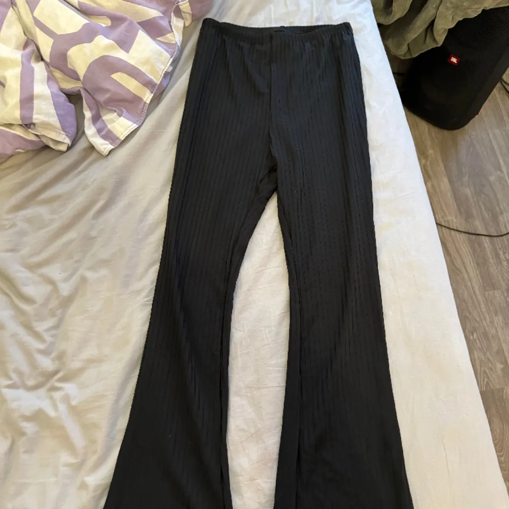 Byxor från Shein Storlek s/36 Aldrig använda 30kr plus frakt. Jeans & Byxor.