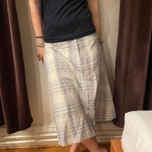 Rutig kjol  - Super fin vintage/retro kjol. Köpt på Beyond Retro och har använts fåtal gånger. Säljer pga den blivit för liten. 