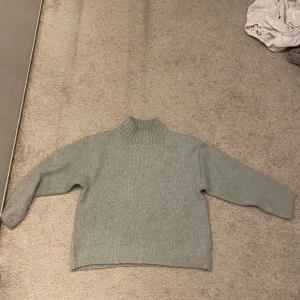 Stickad tröja  - Tröja från Wera storlek S sitter over sised❤️😜typ lite blå grön  