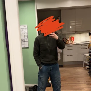 Vintage Tommy Hilfiger jeans - Vintage Baggy Tommy Hilfiger jeans. Gott skick! Storlek 34/32