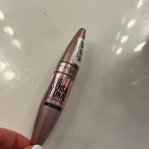 Maybelline mascara - Säljer denna oanvända, oöppnade mascara från maybelline då jag har två! 💕