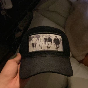 Keps - Nästan helt oanvänd och är i toppskick. Skriv för fler bilder, och priset går att ändra 