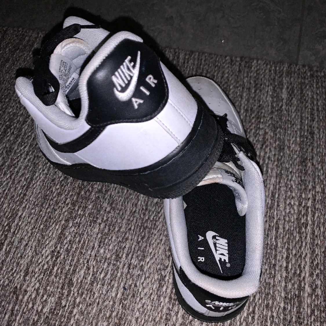 Nike Air Force 1,07 Brick. Vit/ Svart. - 90