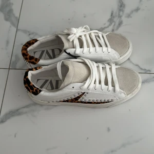 Sneakers från ZARA - Helt nytt skick, säljer dessa sneakers har aldrig använt innan.