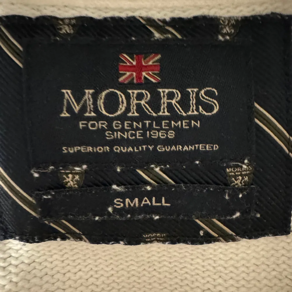 Säljer en Morris tröja i okej skick. Storlek S. Tröjor & Koftor.