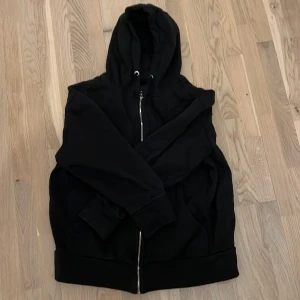 Zip up hoodie - Fin zip up hoddie från lager 157❣️ Sparsamt använd i strl S🥰