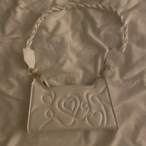 Väskor - Säljer olika väskor för 50kr styck. 