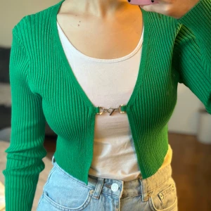 💚 - Säljer denna fina plagg som är köpt från h&m. Använt två gånger endast. 💚