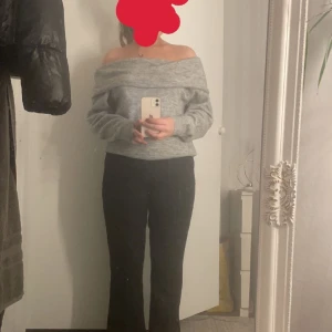 Off-shoulder tröja - Säljer även denna i beige. Kom privat för frågor 💕
