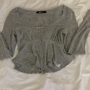 Ginatricot tröja  - Tröja från Ginatricot, säljer för den kommer aldrig till användning. Knappt använd så i väldigt bra skick!