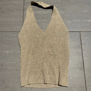 Glittrig haltertopp - Superfin gullig glitter haltertopp🩷 aldrig använd, köpt i Spanien. Storlek står ej men passar xs/s/m