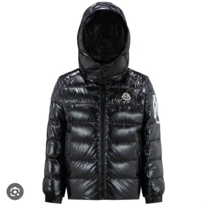Söker - Tja, söker en moncler jacka i storlek 152 andra modeller funkar också 