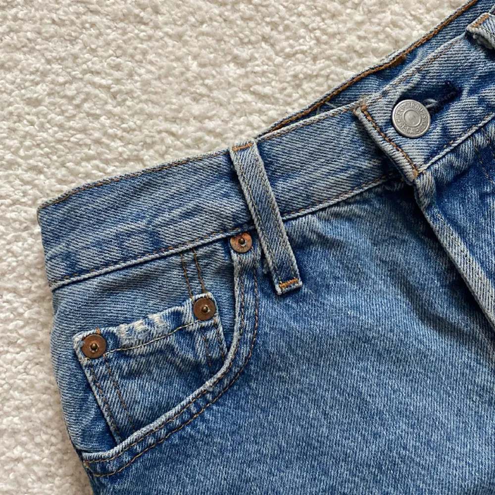 Jeansshorts modell 501° från Levi Strauss & Co.  Fint, använt skick. Passar en XS/S. . Shorts.