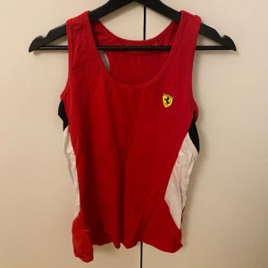 Ferrari linne❤️ - Aldrig använd! I bra skick❤️ Köpare står för frakt🩷