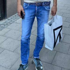 Dsquared Jeans  - Stilren Modell utan färg fläckar och bra passform. Köpta på NK huset så kvitto finns om man är intresserad.  Nypriset är 5000kr. 