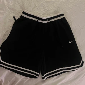 Nike shorts  - Aldrig använt.