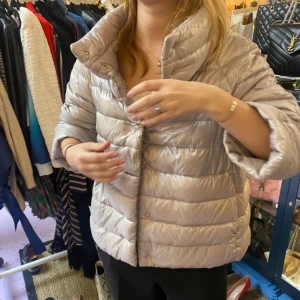 3/4 jacka - Bra skick!! Använd 2 gånger. Köpt på plick